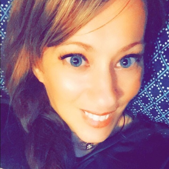 Meet your Posher, Cindy - Picture 1 of 2